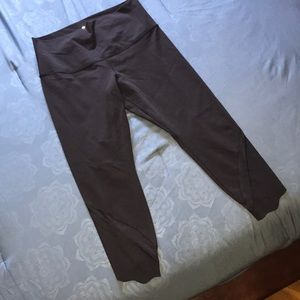 Like new, Lululemon Wunder Under Crop II